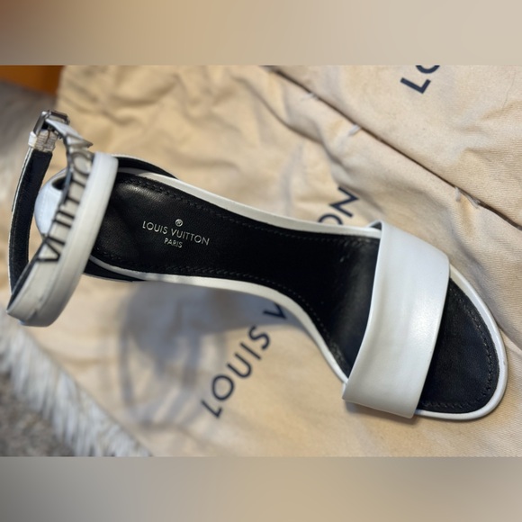 Louis Vuitton Shoes | Louis Vuitton
Calfskin Call Back Heels White Size 37 - Picture 6 of 11